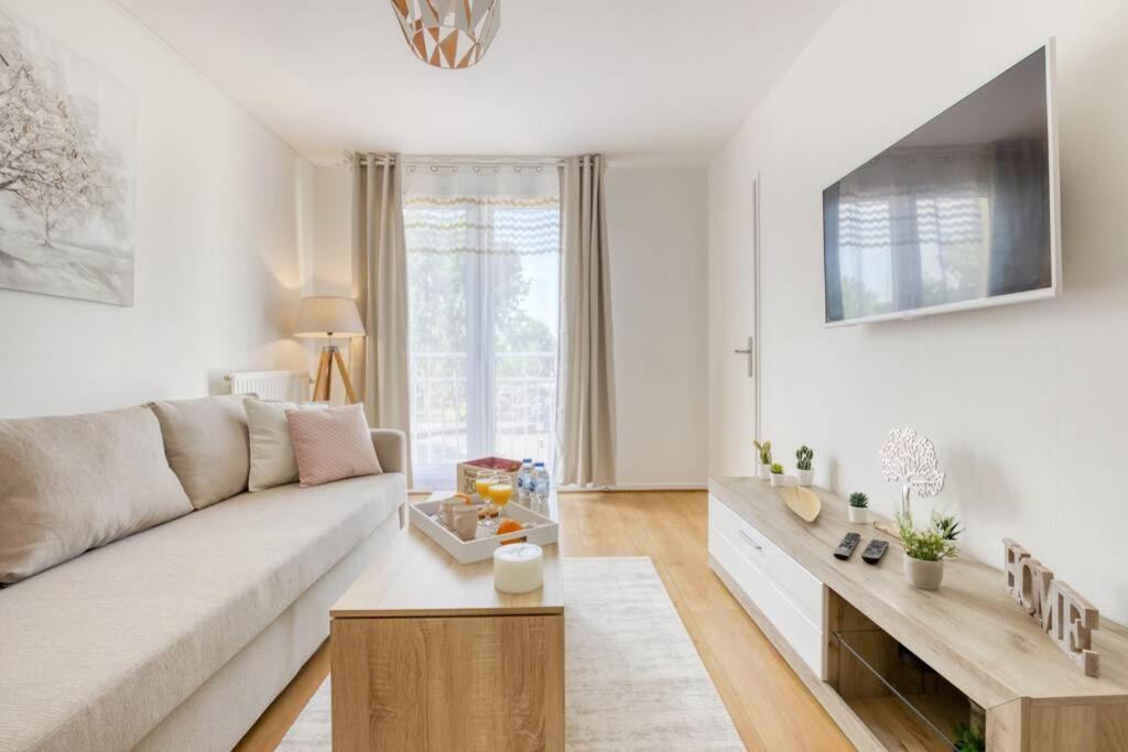 L'Elysee - Easy Check-In - Arrivee Autonome - Place Parking Privative - T2 Surequipe - Wifi - Netflix Apartment Courcouronnes Exterior foto