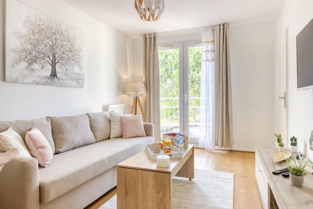 L'Elysee - Easy Check-In - Arrivee Autonome - Place Parking Privative - T2 Surequipe - Wifi - Netflix Apartment Courcouronnes Exterior foto