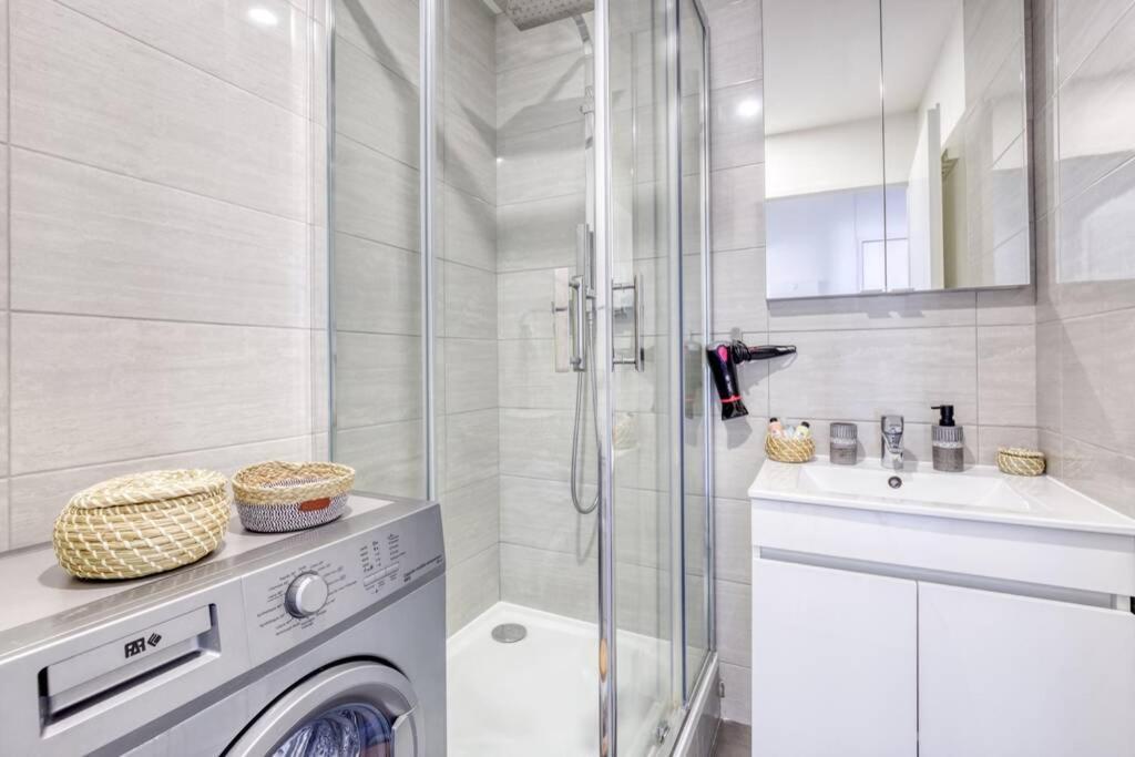 L'Elysee - Easy Check-In - Arrivee Autonome - Place Parking Privative - T2 Surequipe - Wifi - Netflix Apartment Courcouronnes Exterior foto